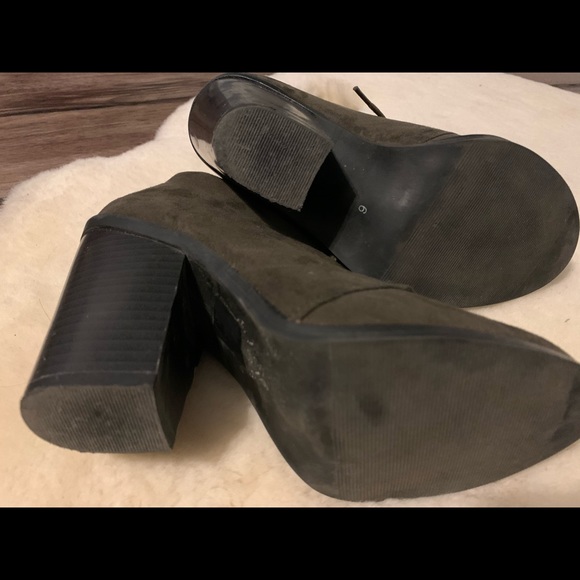 Ankle booties - Picture 3 of 3